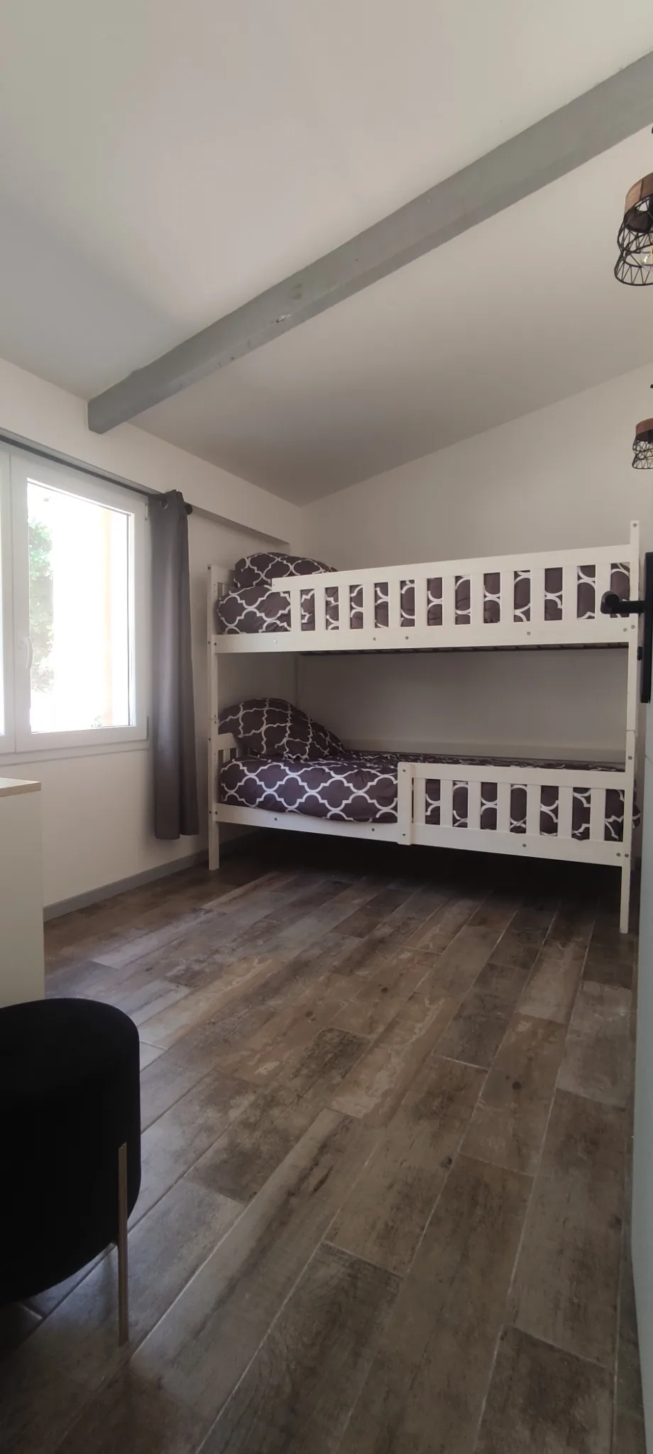 Deux lits superposés dans la seconde chambre